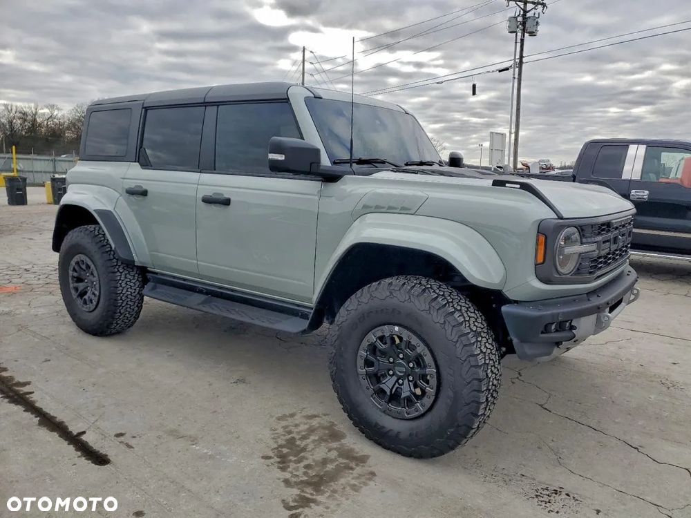 Ford Bronco - 1