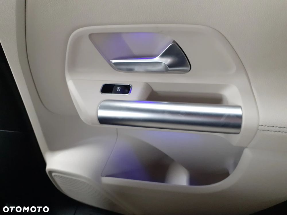 Mercedes-Benz GLA 200 Progressive - 29