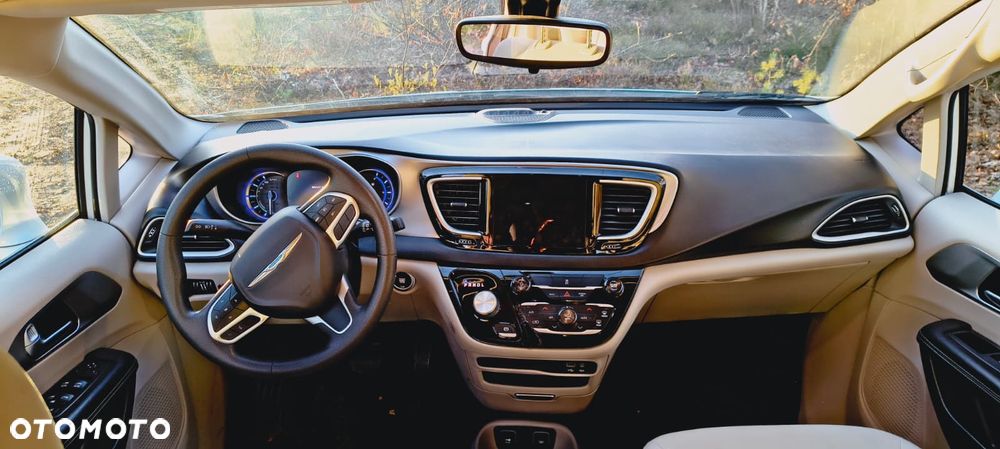 Chrysler Pacifica - 11