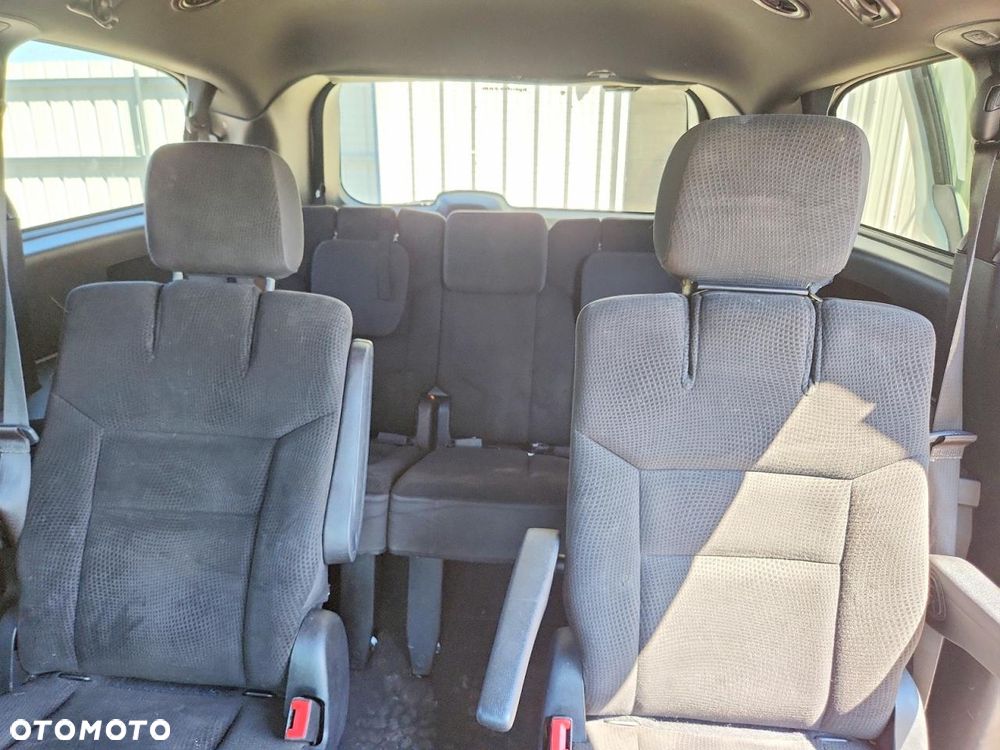 Dodge Grand Caravan - 8