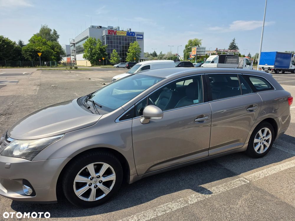 Toyota Avensis 2.0 D-4D Premium - 1