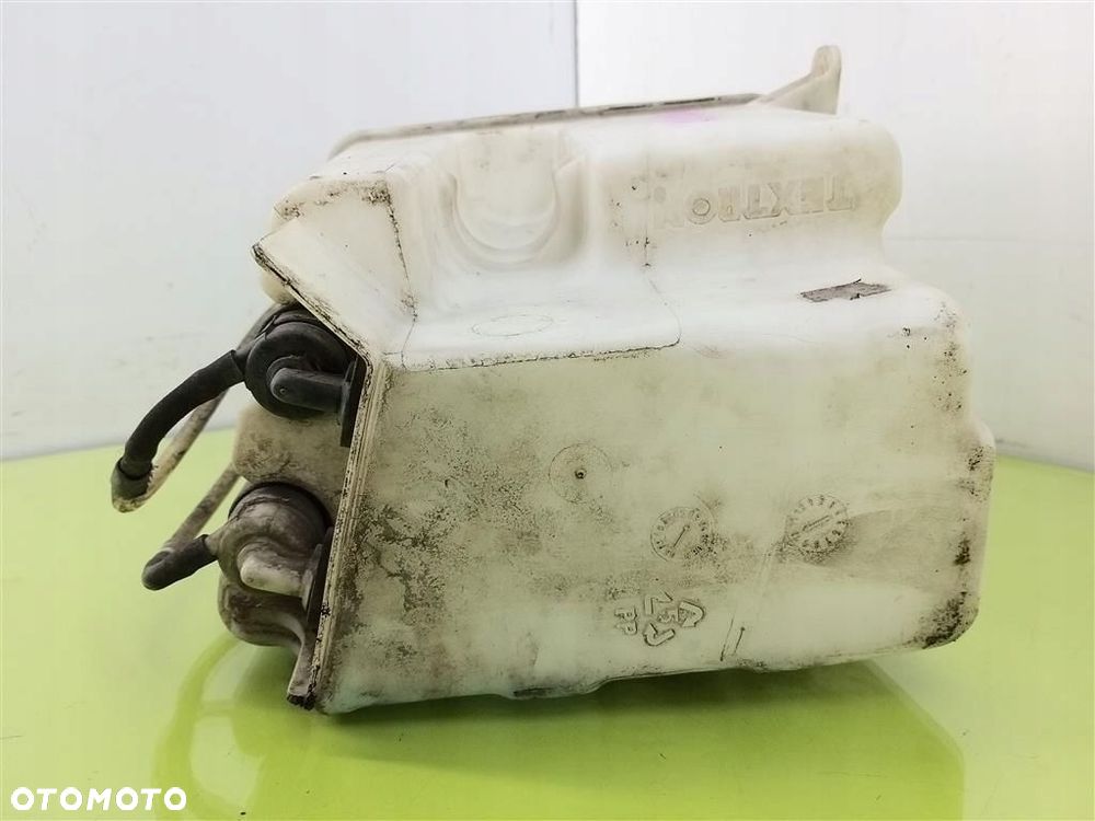 Zbiorniczek spryskiwaczy Toyota Corolla  E12 2001-2007 5DRZWI POMPKI KPL - 2