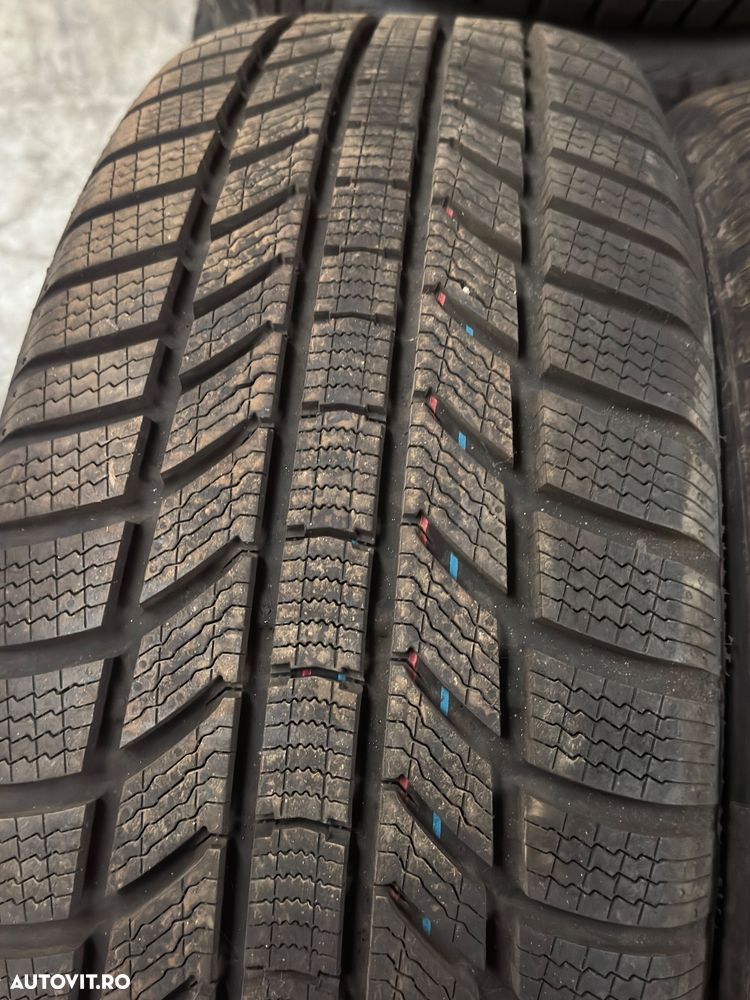 Vând 4 anvelope 235/55/19 continental de iarnă ca noi - 4