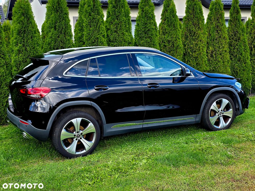 Mercedes-Benz GLA 180 7G-DCT - 8