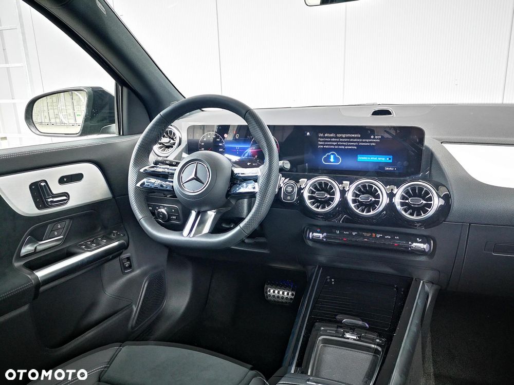 Mercedes-Benz GLA 200 d 4-Matic AMG Line - 12