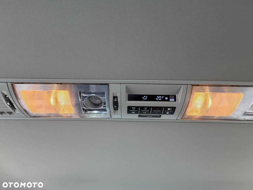 Volkswagen Multivan - 18