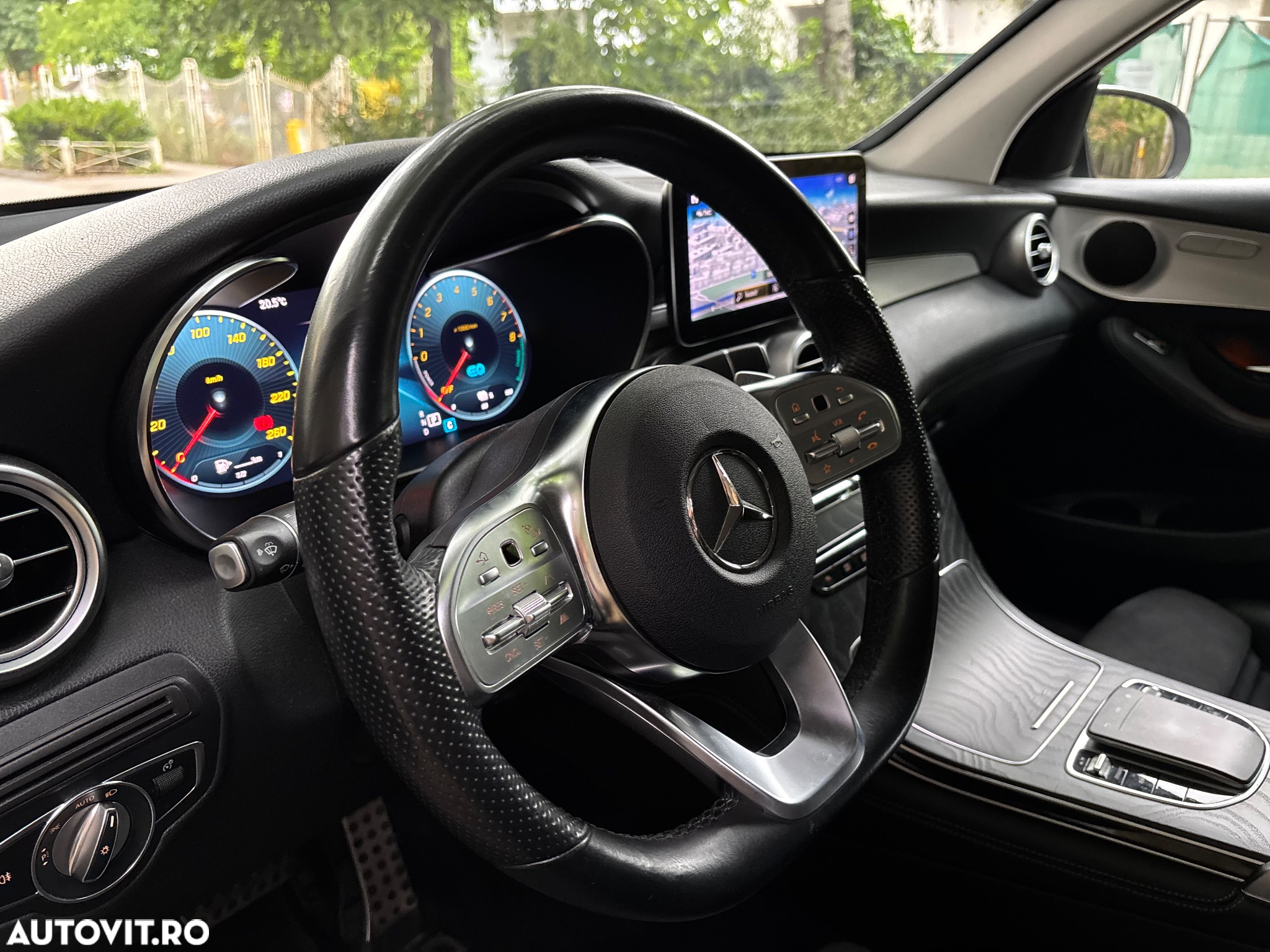 Mercedes-Benz GLC 300 e 4MATIC - 9
