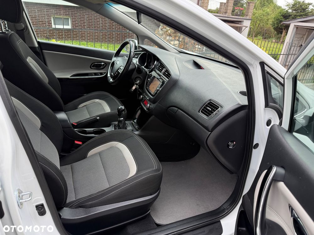 Kia Ceed 1.6 CRDi 136 ISG SW Spirit - 14