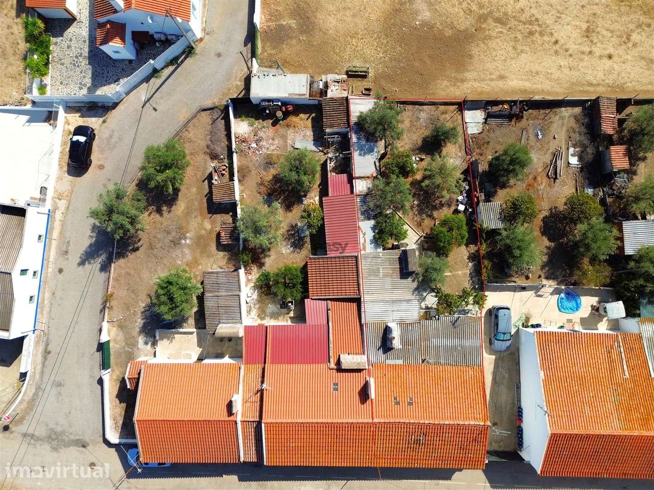 Moradia térrea T3 com quintal em São Vicente de Valongo, Évora - Grande imagem: 3/41
