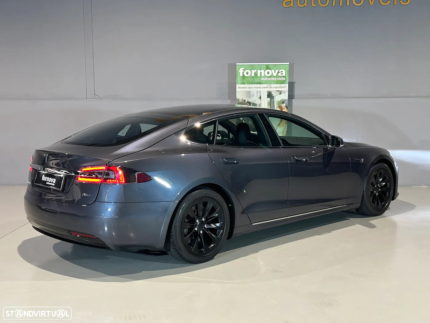 Tesla Model S - 6