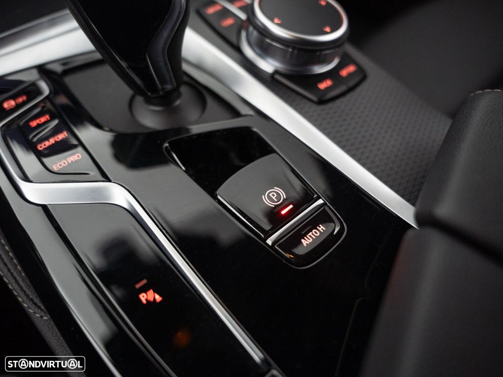 BMW 520 d Pack Desportivo M Auto - 26