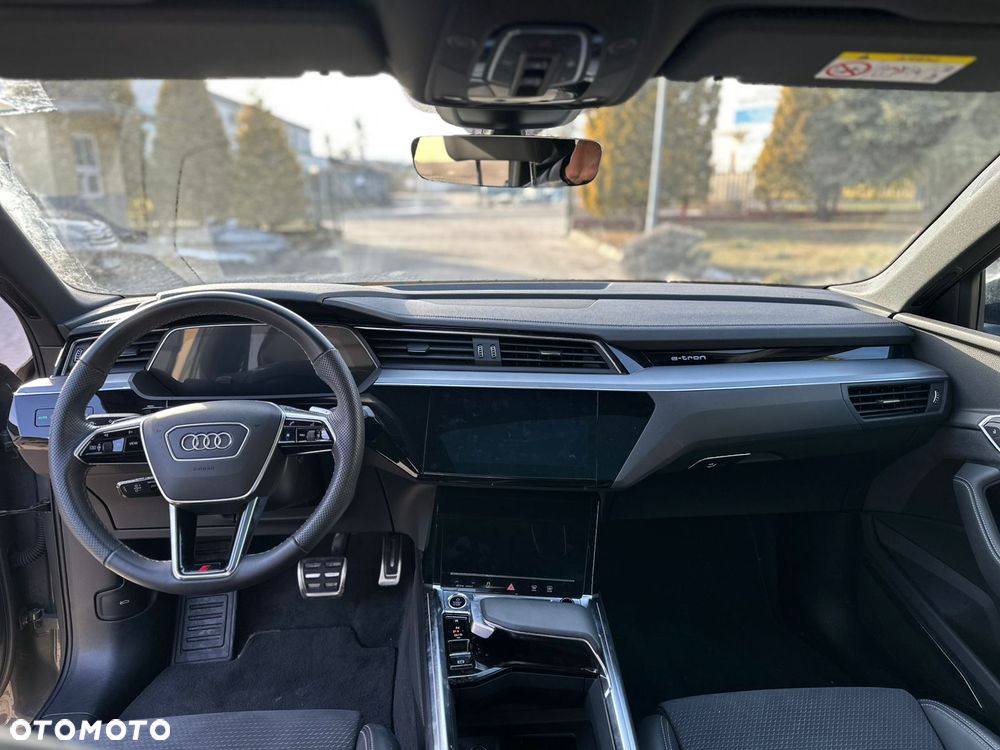 Audi Q8 Sportback e-tron - 11