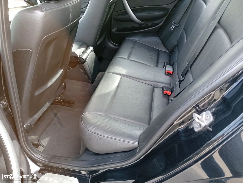 BMW 118 d Pack M - 13