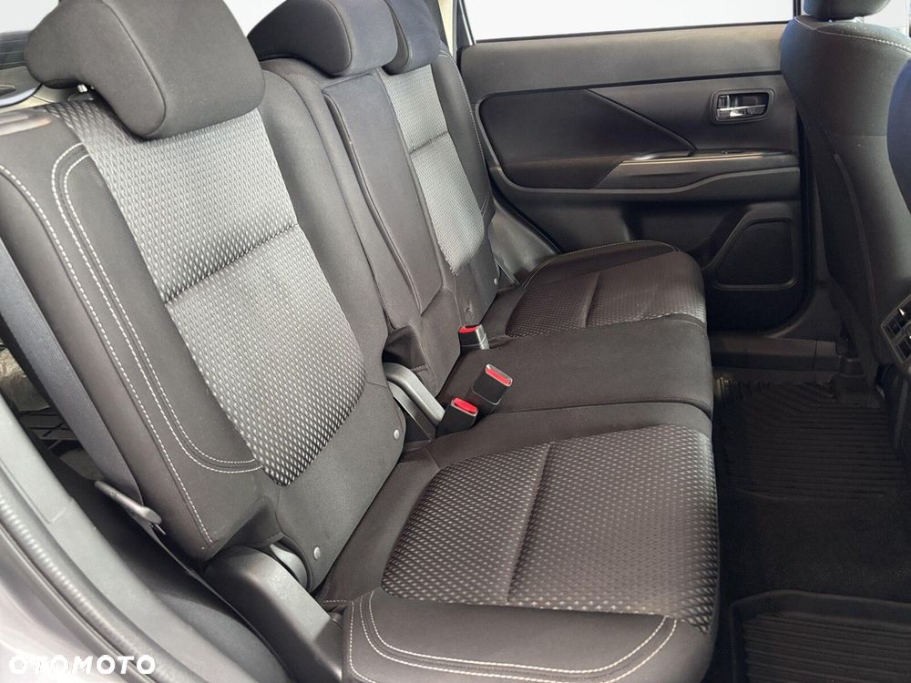 Mitsubishi Outlander - 16
