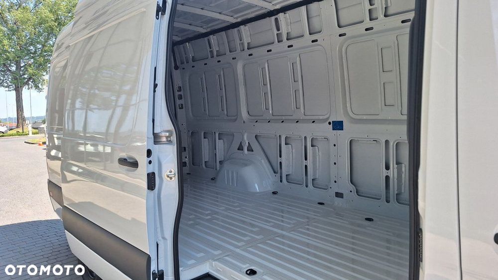 Mercedes-Benz Sprinter - 8