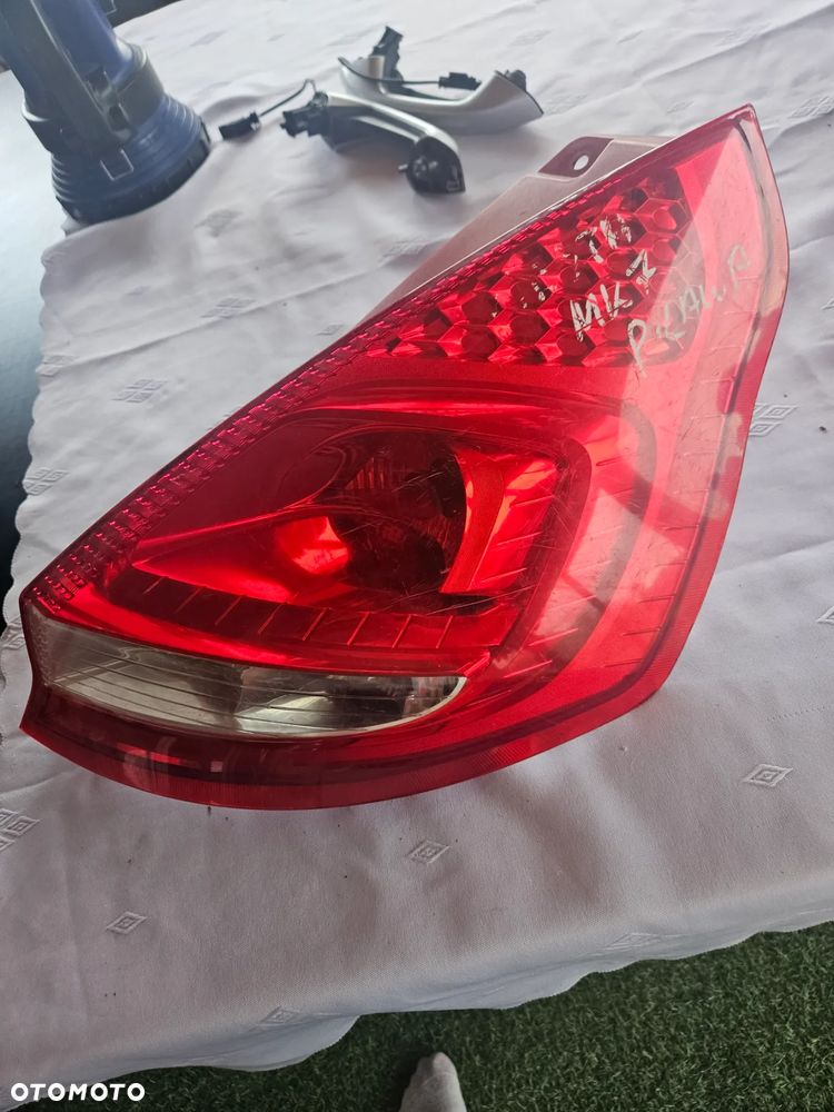 Tylna prawa lampa Europa Ford Fiesta MK7