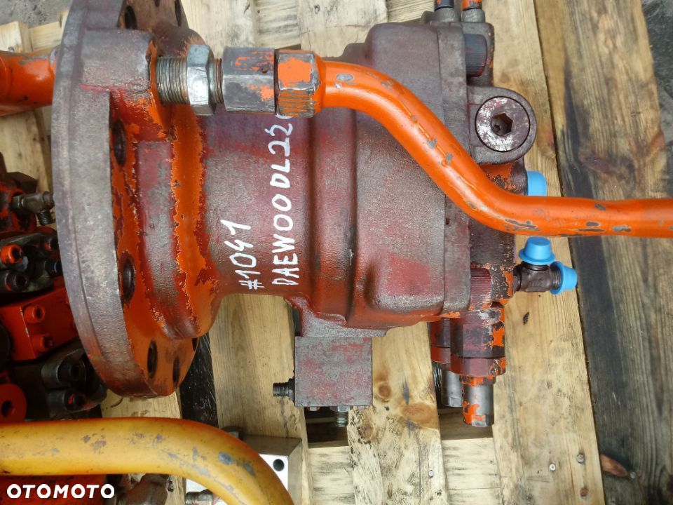 SILNIK HYDRAULICZNY DAEWOO DL220 7Y1816 [1041] - 1