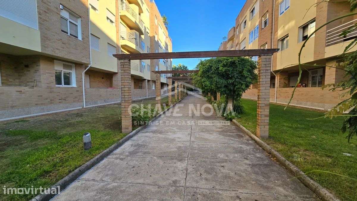 T2 com varanda e lugar de garagem na Prelada - Porto - Grande imagem: 3/18