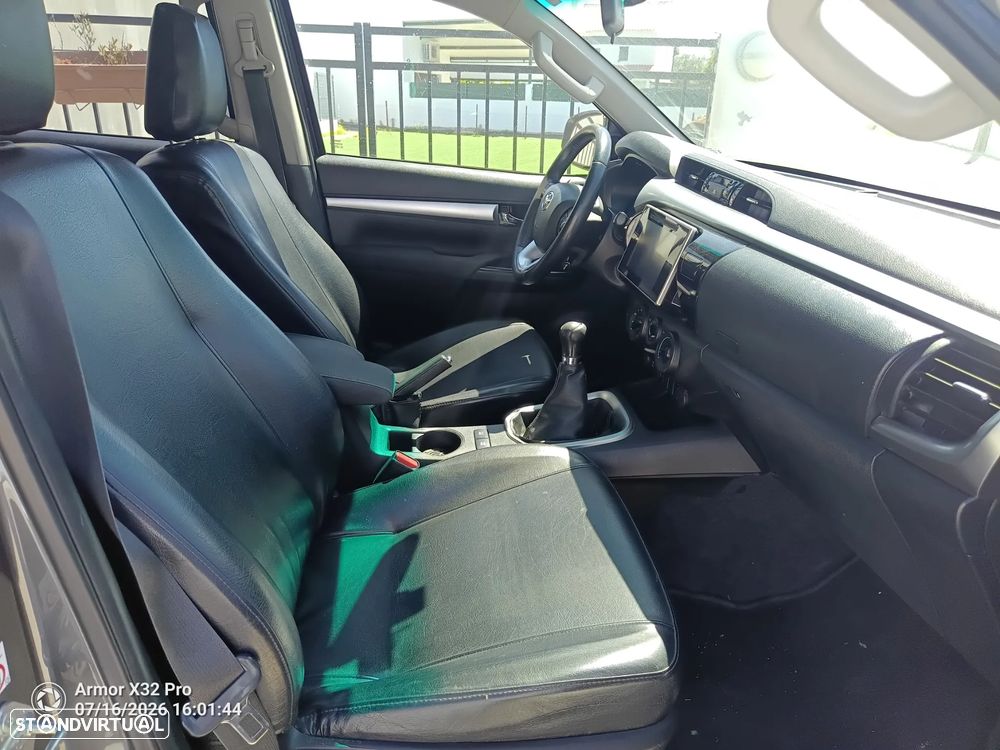 Toyota Hilux 2.4 D-4D 2WD CD Tracker - 24