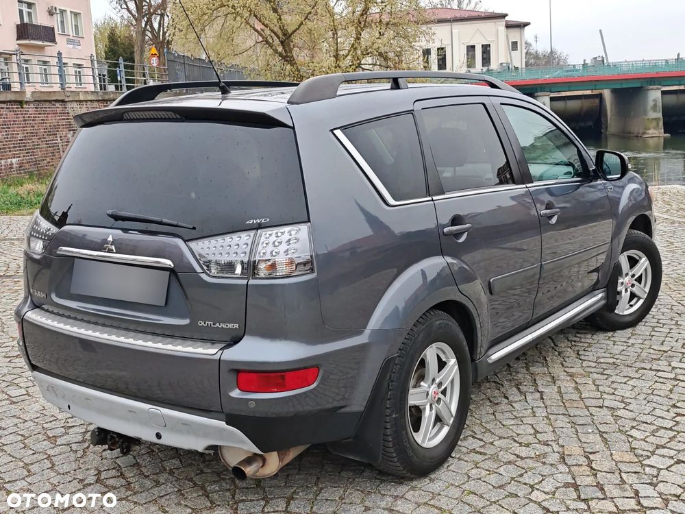 Mitsubishi Outlander 2.4 Intense + - 10
