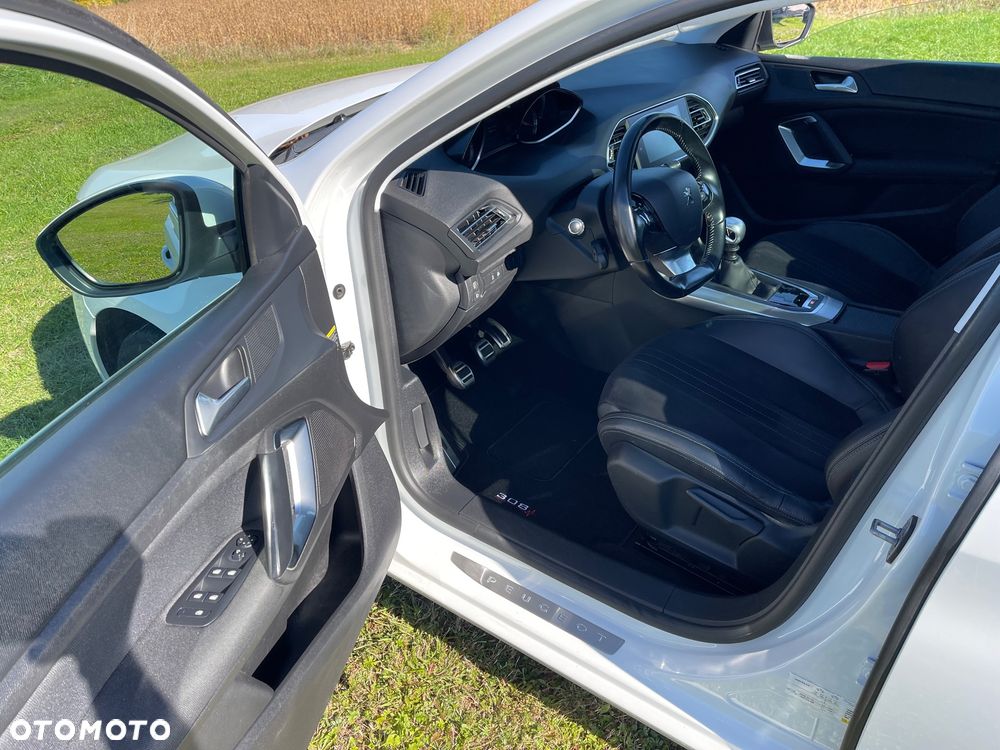Peugeot 308 1.5 BlueHDi Allure S&S - 27