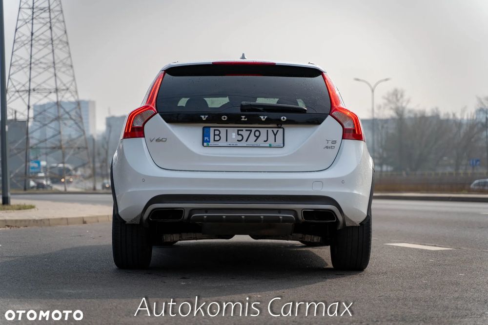 Volvo V60 Cross Country T5 AWD Summum - 9