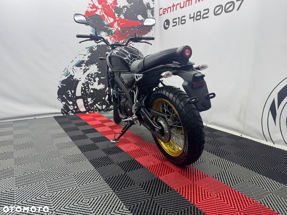 Yamaha XSR - 24