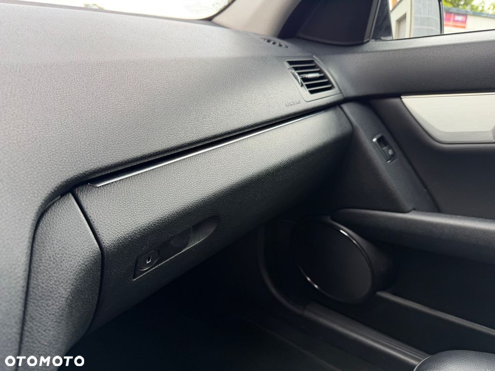 Mercedes-Benz Klasa C 180 BlueEFFICIENCY 7G-TRONIC Avantgarde - 29