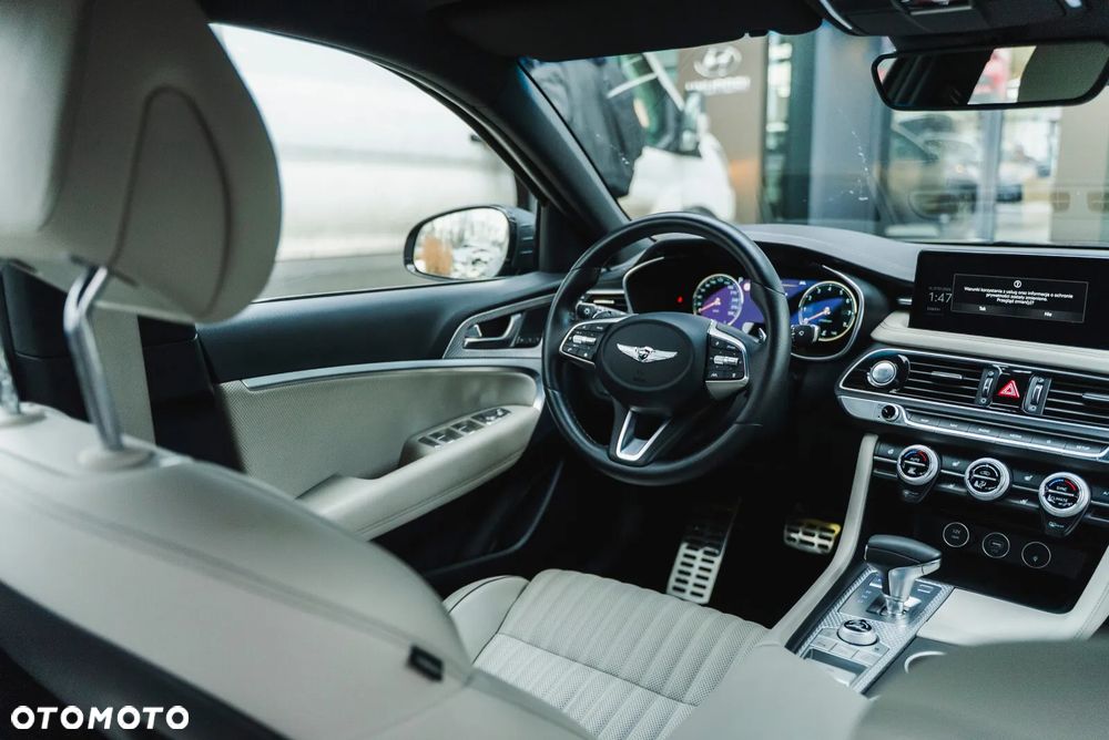 Genesis G70 2.0T Plus AWD 8AT Sport - 33