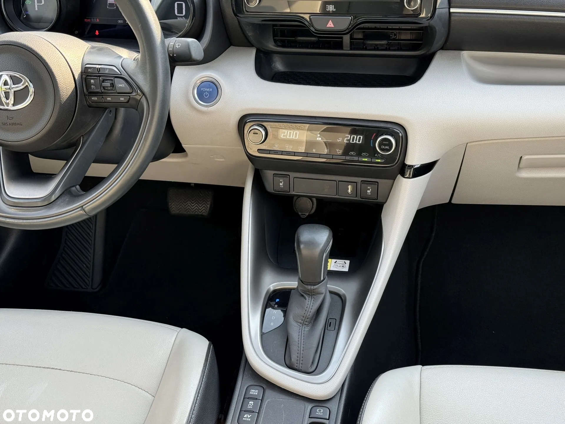 Toyota Yaris Hybrid 116 1.5 VVT-i Black&White - 15
