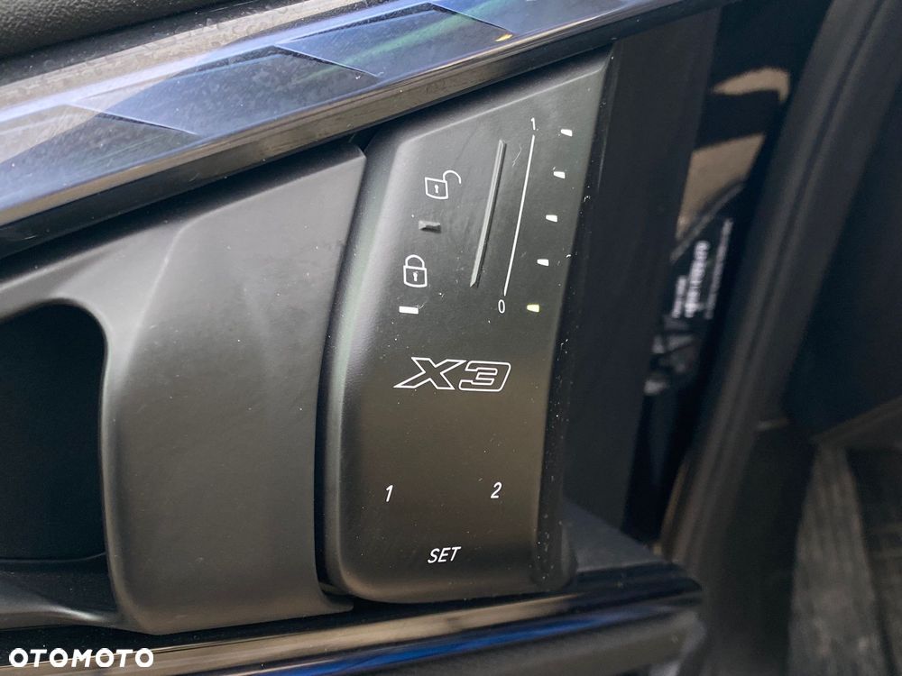 BMW X3 xDrive20 mHEV - 32