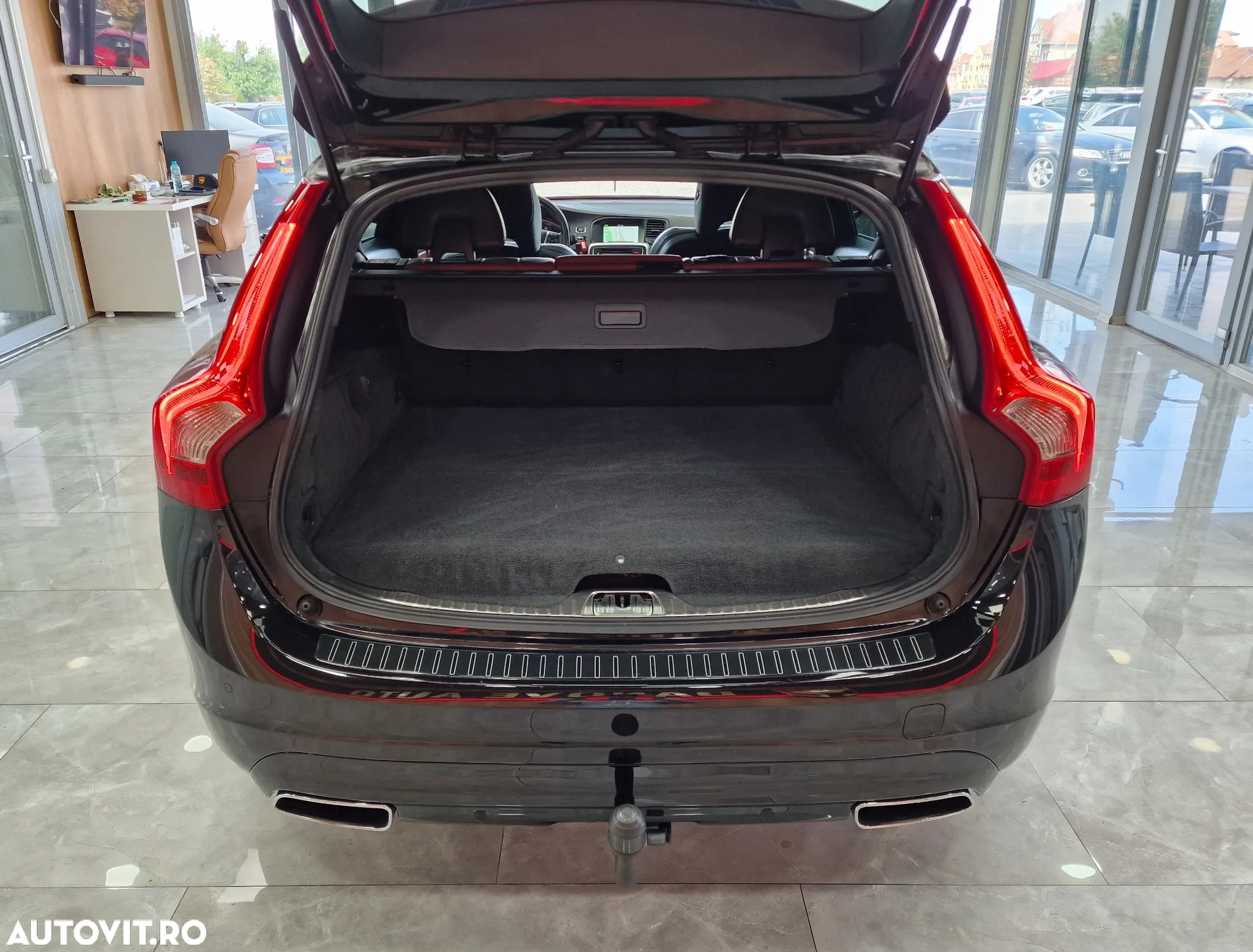 Volvo V60 D6 Plug-In-Hybrid AWD Geartronic Momentum - 12