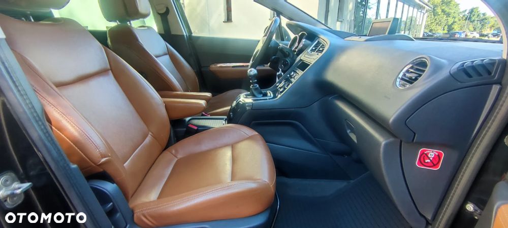 Peugeot 5008 1.6 THP Premium + - 19