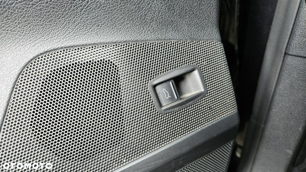 Volkswagen Passat Variant 2.0 TDI DSG BlueMotion Technology Trendline - 30