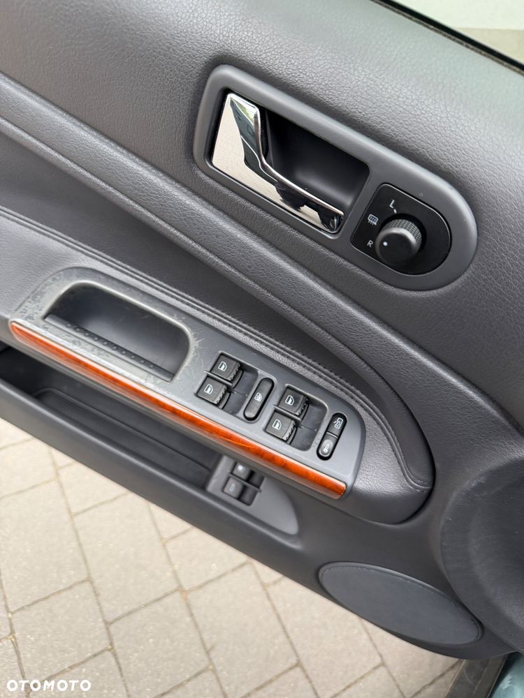 Volkswagen Passat 1.9 TDI 4Motion Highline - 5