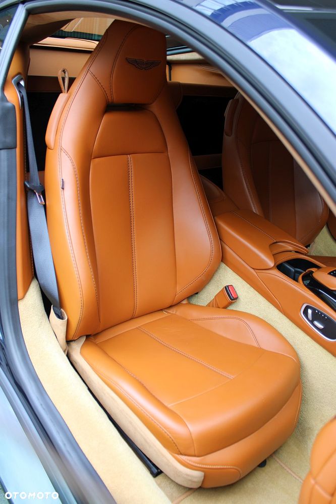 Aston Martin Vantage - 17