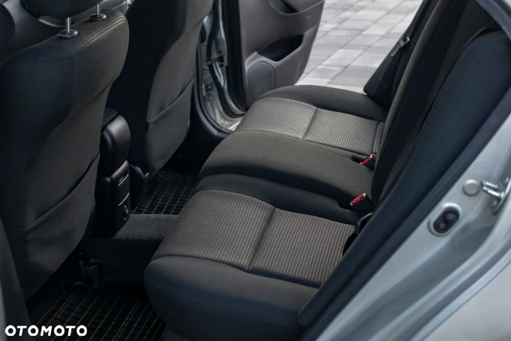 Toyota Avensis - 38