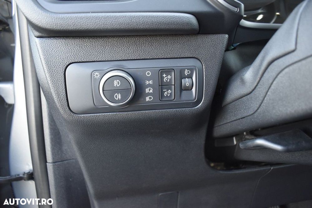 Ford Kuga - 36