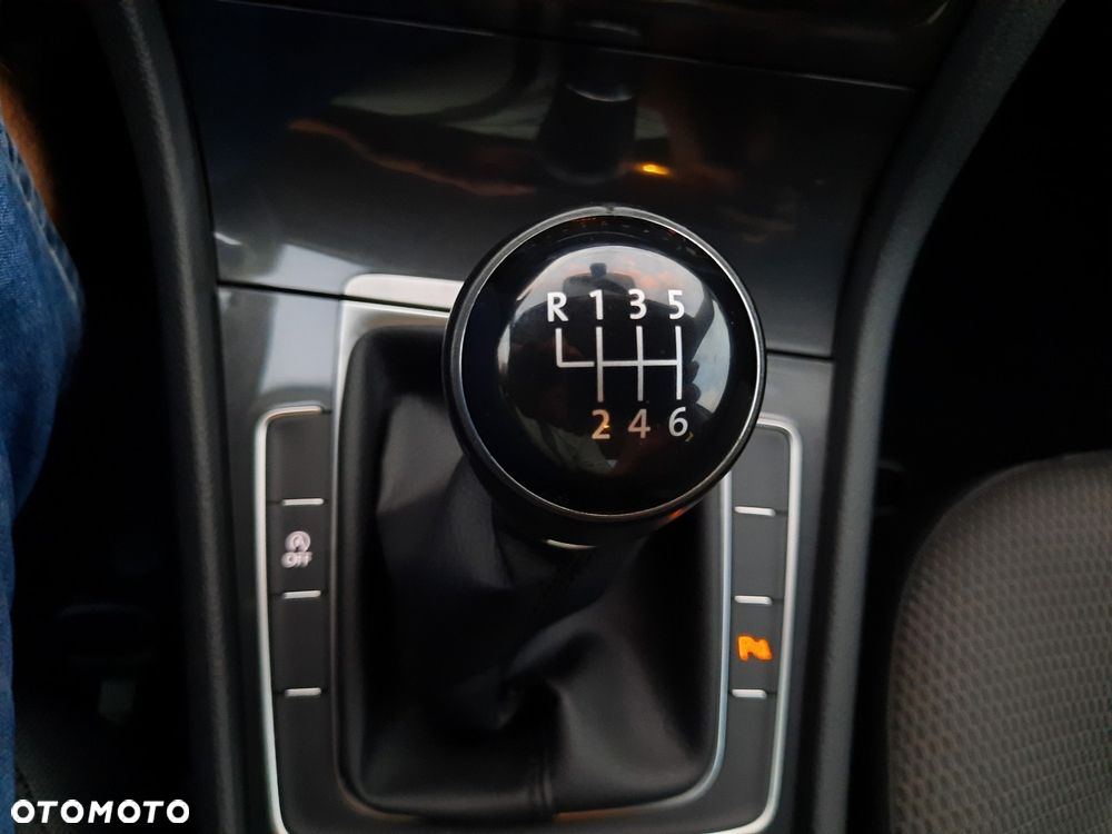 Volkswagen Golf 1.4 TSI BMT Comfortline - 37
