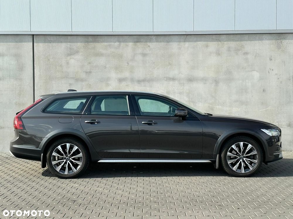 Volvo V90 Cross Country - 4