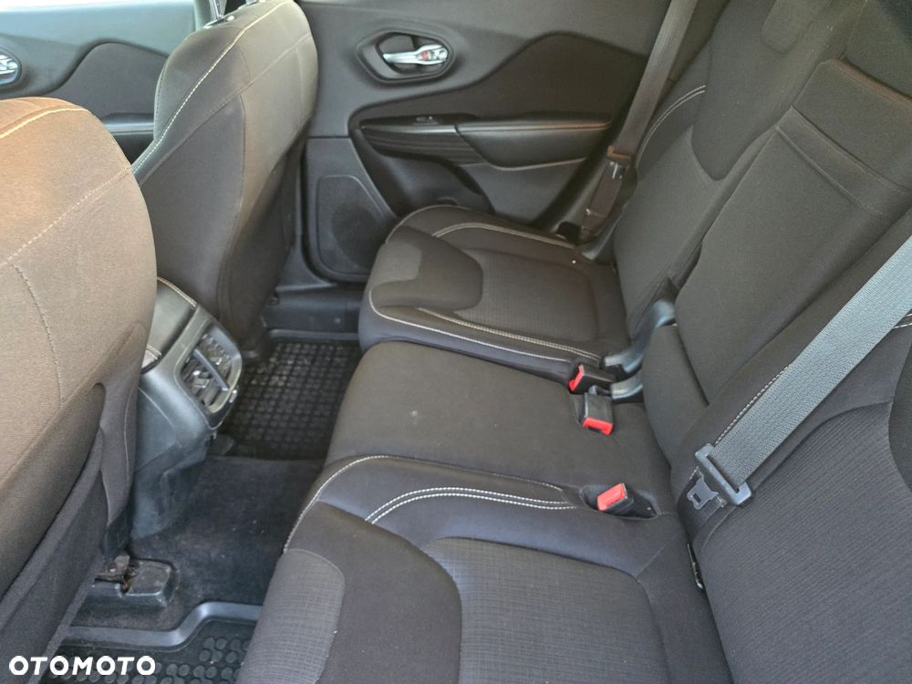 Jeep Cherokee - 19