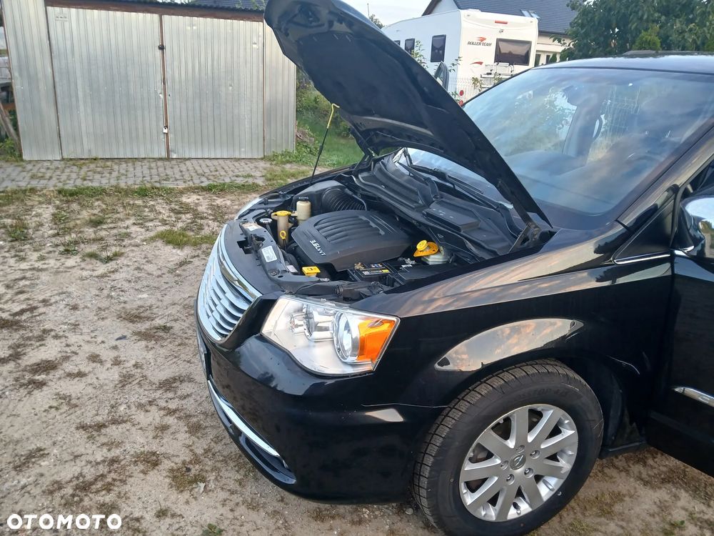 Chrysler Town & Country 3.6 Limited - 25