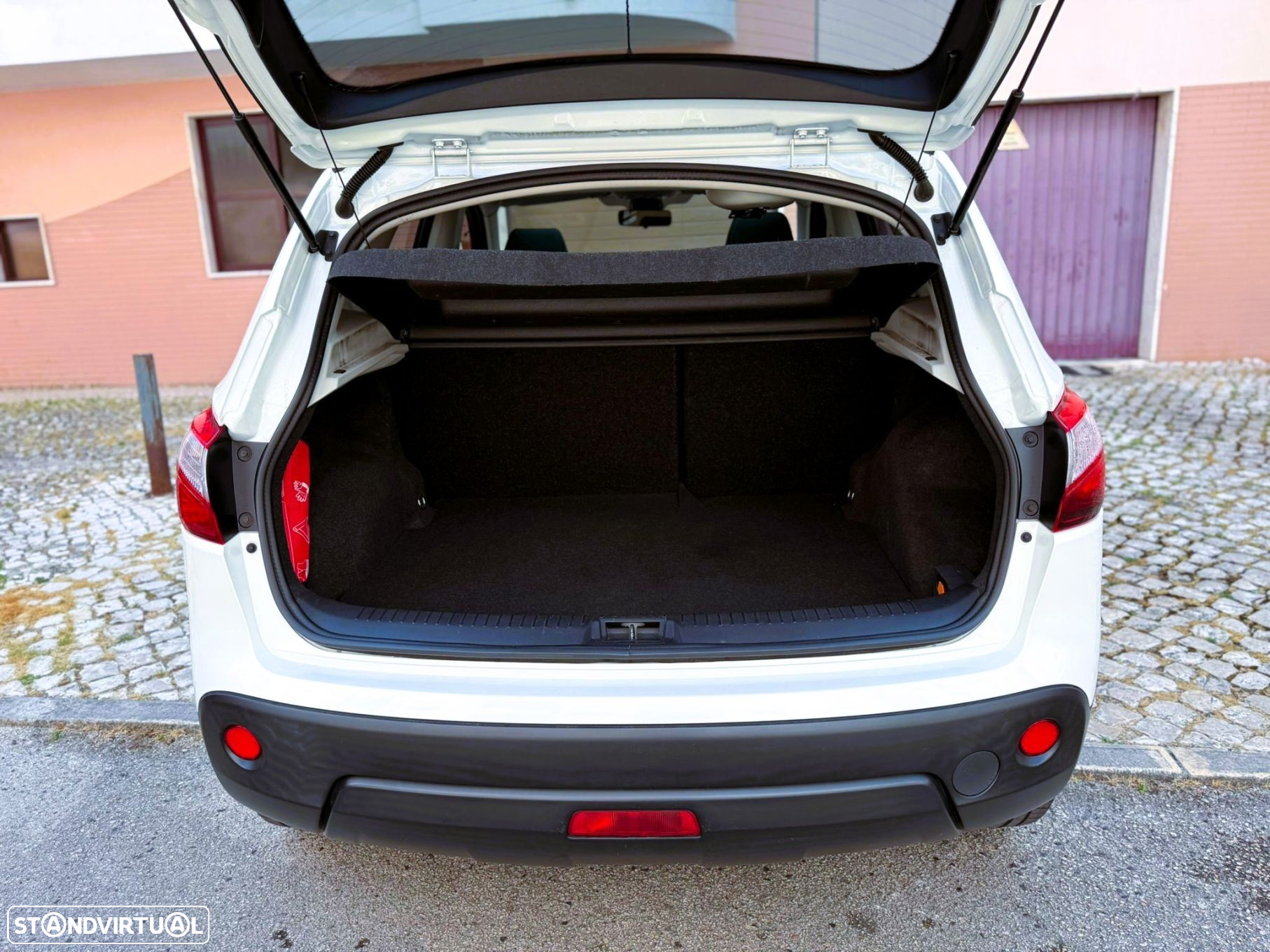 Nissan Qashqai 1.6 dCi N-Connecta 18 - 24