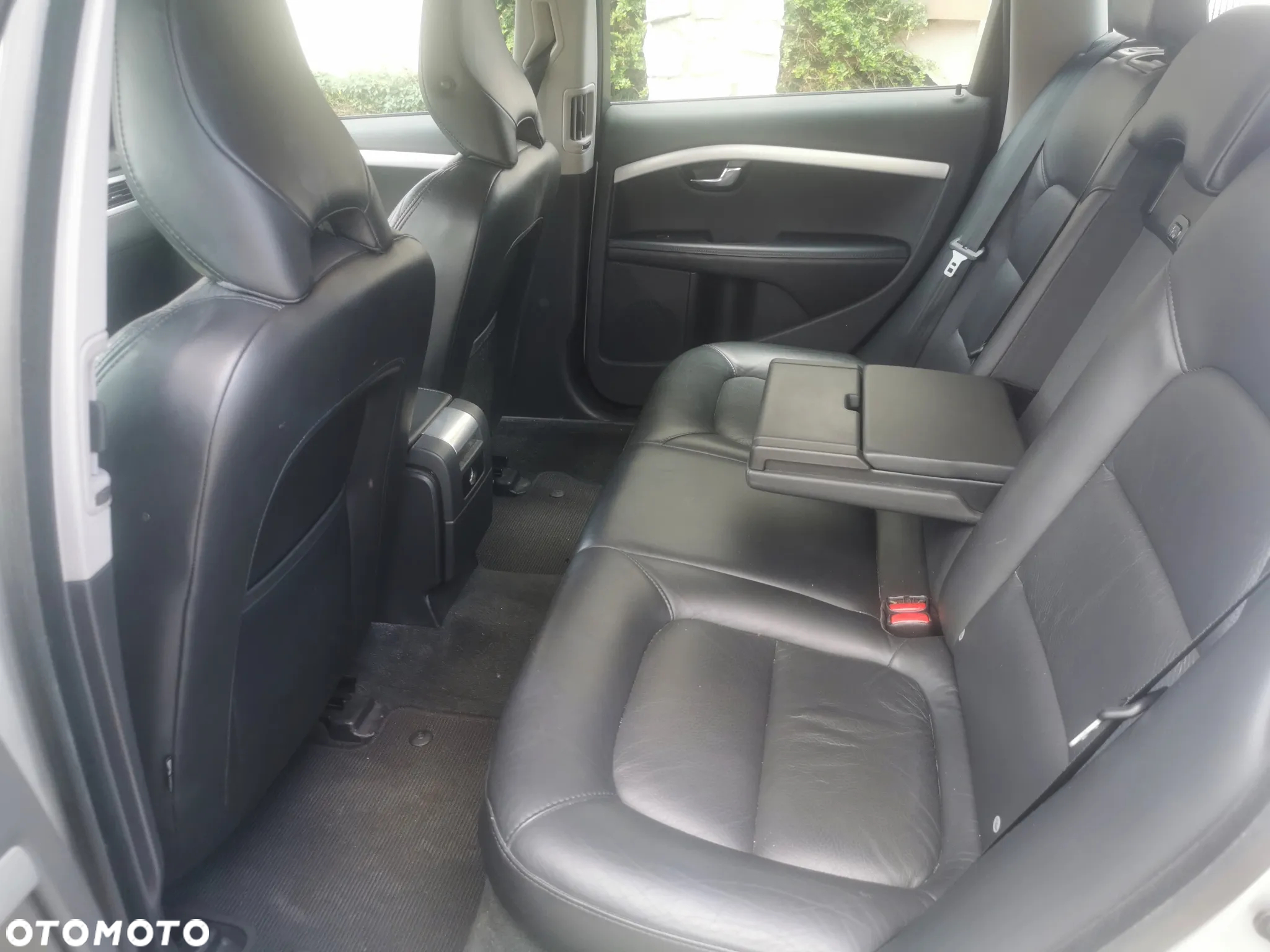 Volvo V70 D3 R-Design - 10