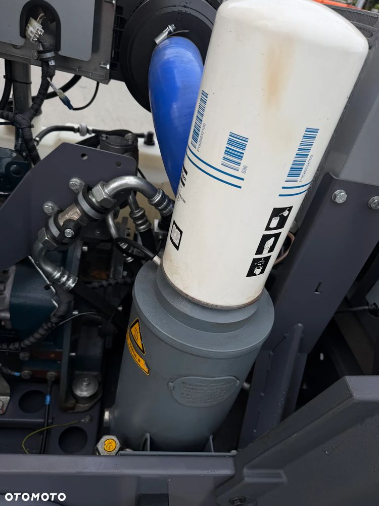 Atlas Copco XAS88 Kompresor Śrubowy. 738 mtg. 2021rok. Sprężarka 5,4m3. Przyczepka jezdna do rejestracji jako pojazd. Regulacja ciśnienia bar od 1-7. Silnik Kubota 4cylindry. 50km. Potężna moc. Sprowadzony z Norwegii. Maszyna jak Nowa z Salonu! Okazja. Zadbana Maszyna. Dokumenty, książka. Opony nówki! Zero zużycia potężna moc. Chłodnica Cyklonowa (osuszacz) !!! - 12