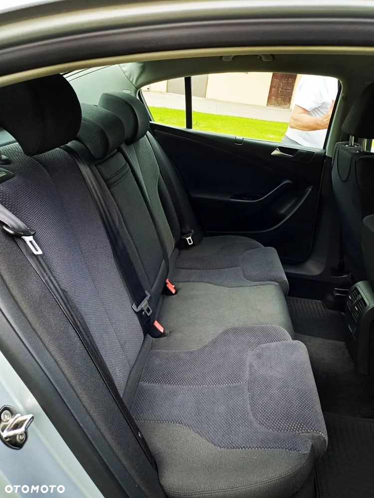 Volkswagen Passat 2.0 TDI Comfortline - 16