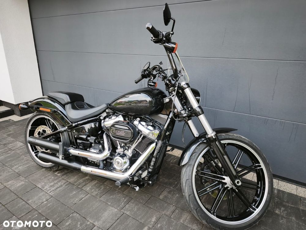 Harley-Davidson Softail Breakout - 25