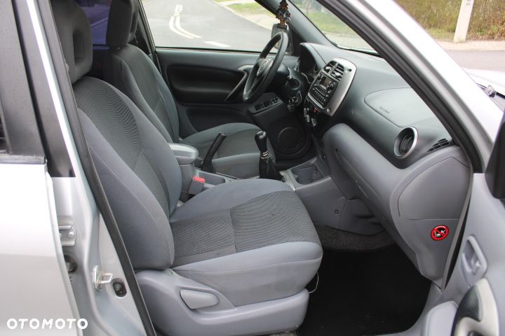 Toyota RAV4 D-4D 4x4 - 17