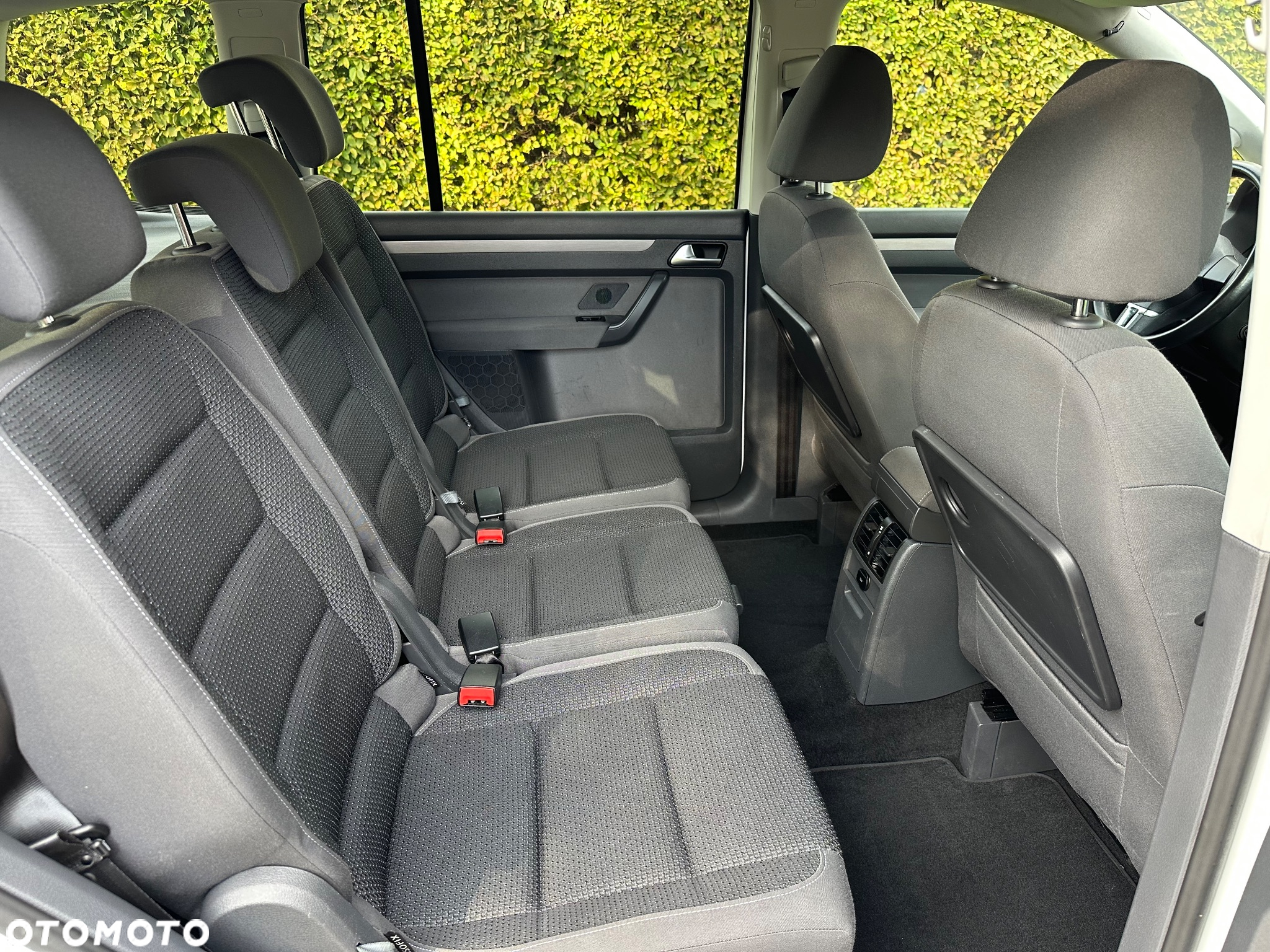 Volkswagen Touran 1.6 TDI DPF BlueMotion Technology DSG Highline - 11