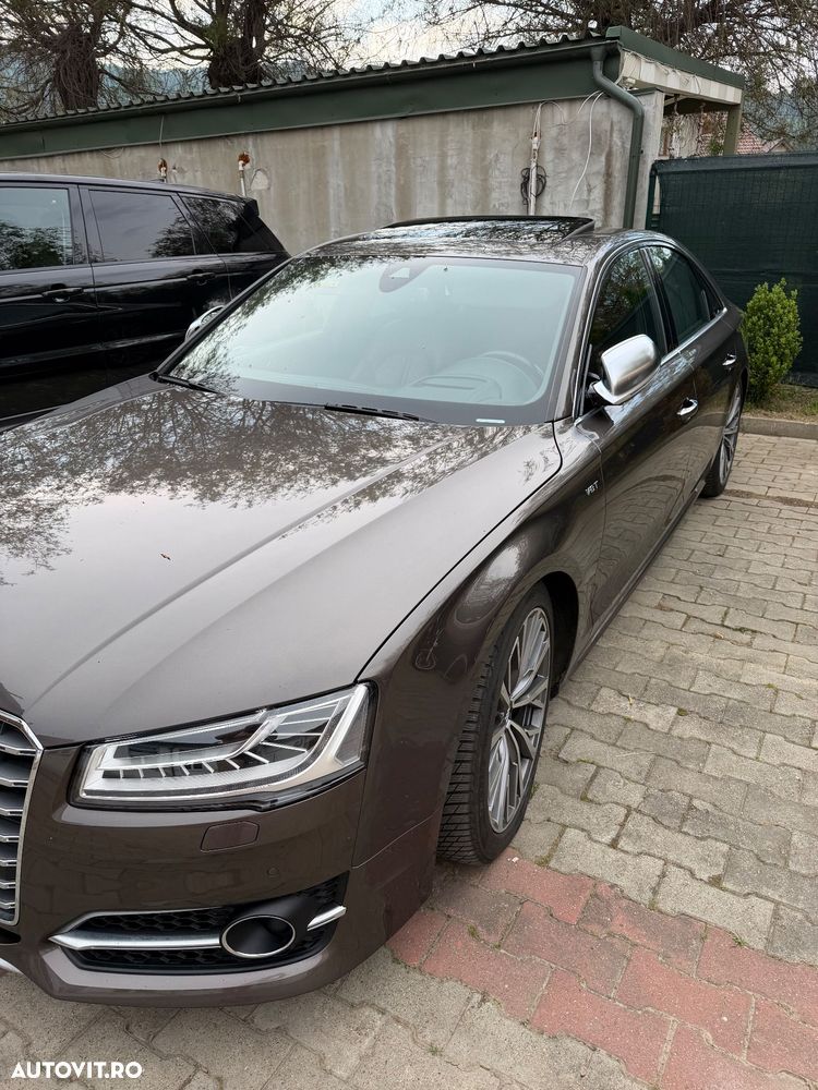 Audi S8 - 2